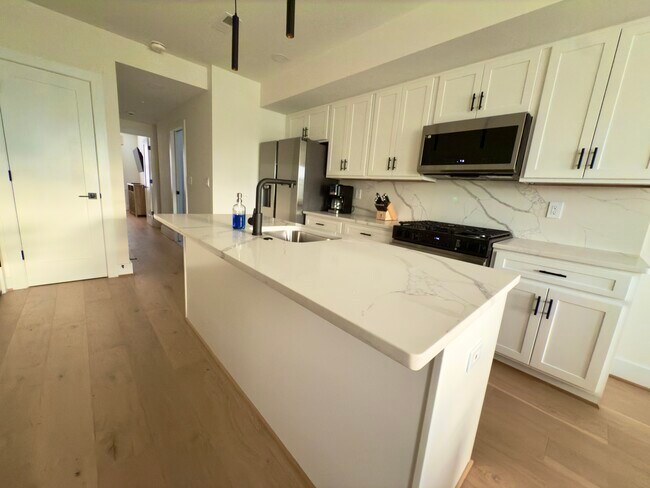 Photo - 808 12th St NE