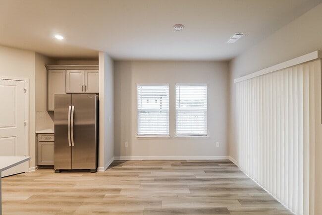 Photo - 5842 Un Grv Dr