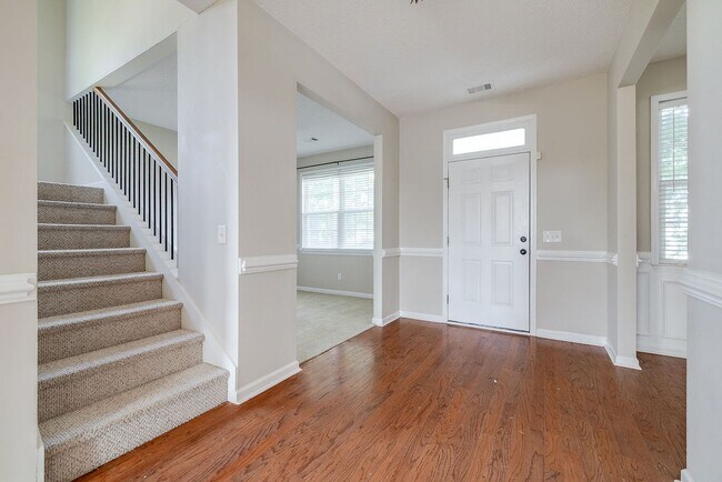 Photo - Beautiful Custom Home on Golf Course