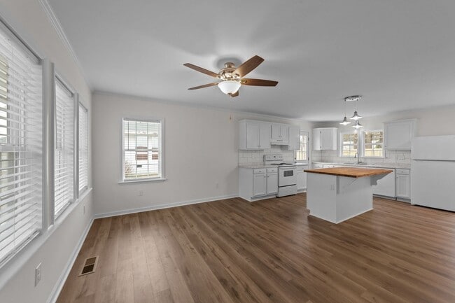 Photo - Cozy 3-Bedroom Ranch with Spacious Yard in Smithfield