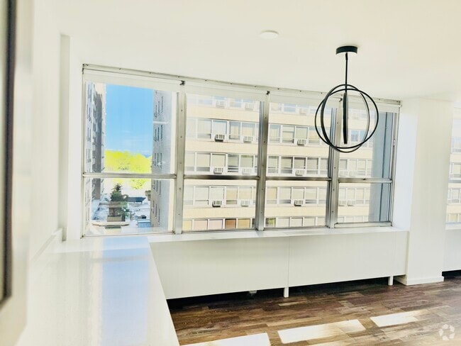 Building Photo - 655 W Irving Park Rd Unit 401 Rental