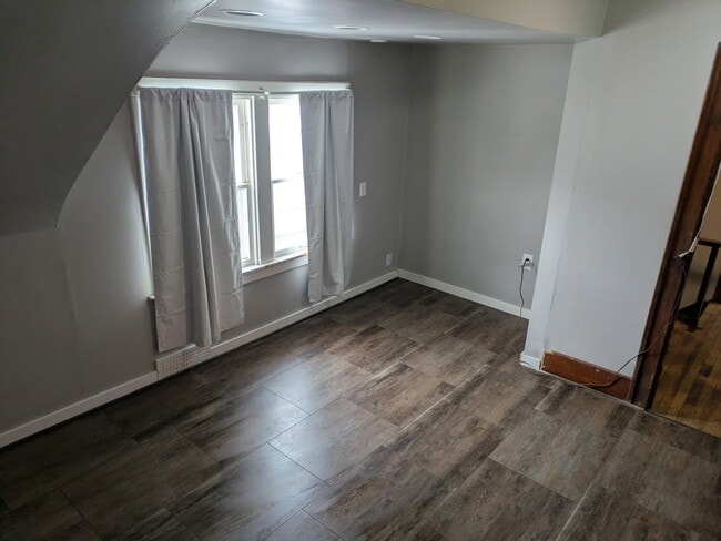 Building Photo - 507 S 9th St Unit Apt B