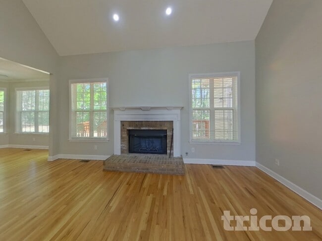 Photo - 111 Beaverbrook Ln