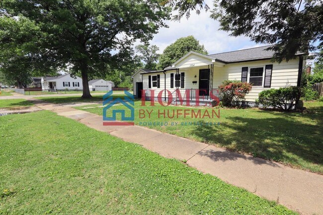 Photo - Three Bedroom House | Large Backyard