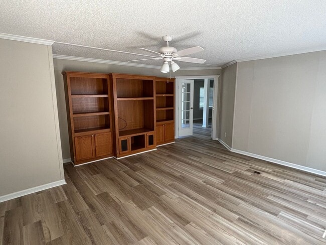 Photo - 1642 Oakwood Rd