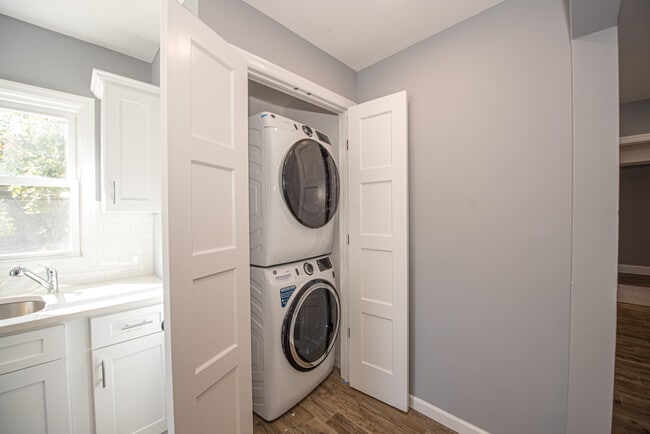 Photo - 76 Amity St Unit Upper