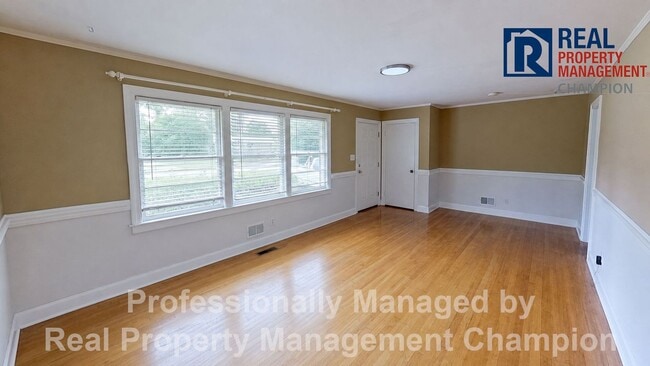 Photo - Great 3 BD/1 BA Ranch Style Home w/Large Yard