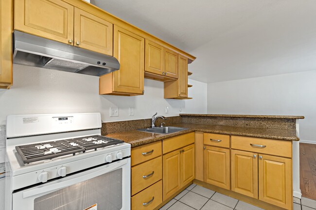 Building Photo - 10550 Topanga Dr Unit A