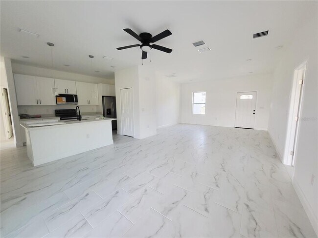 Photo - 421 Tonklin Rd SW