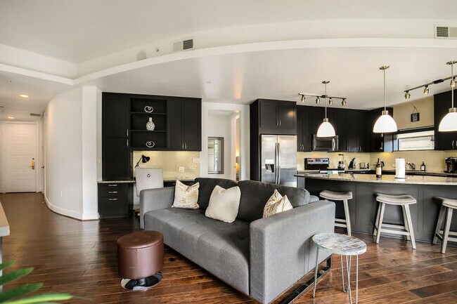 Photo - 101 Bowen St Unit ID1297788P