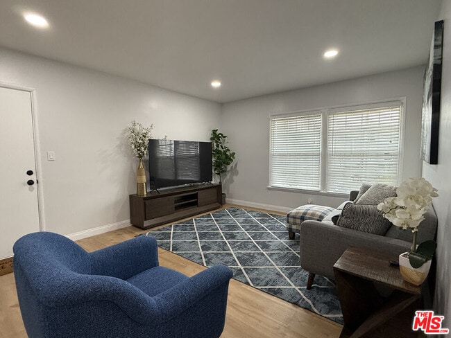 Building Photo - 3310 W 77th St Unit 1 Rental