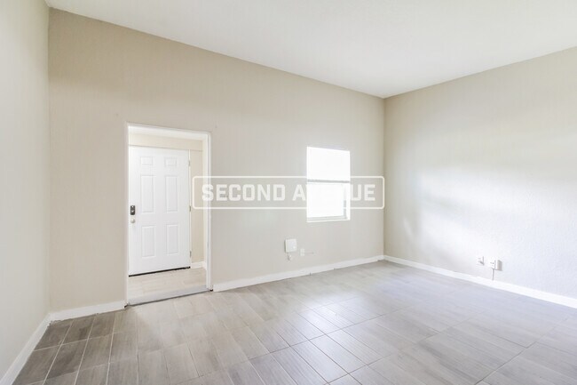 Photo - 2646 Lantana Ave