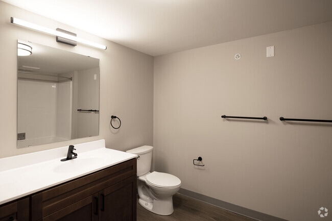 1BR, 1BA - 745SF - Bathroom