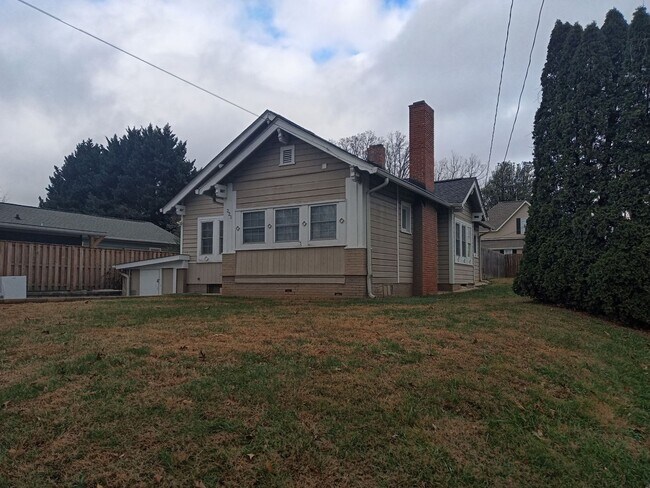 Photo - Gorgeous house walking distance from Biltmore Village available now!