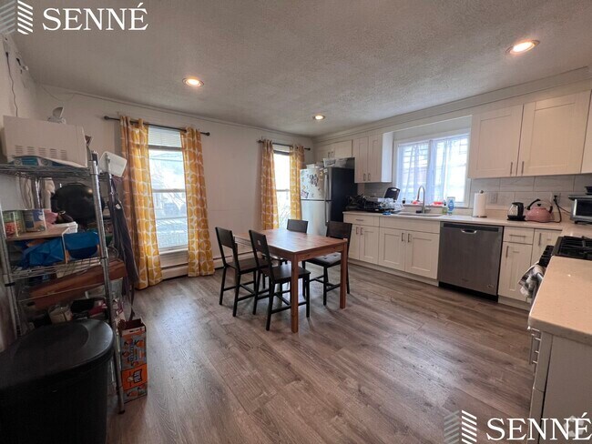 Building Photo - 106 Columbia St Unit 1 Rental