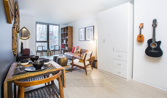 Photo - 731 N Wells St