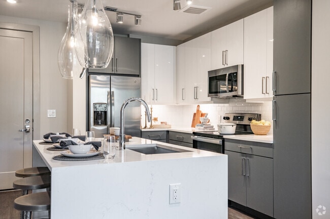 1HAB, 1BA - 749 ft² - The Marlowe