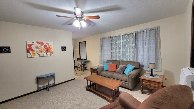 Photo - 355 Blaine Ave Unidad