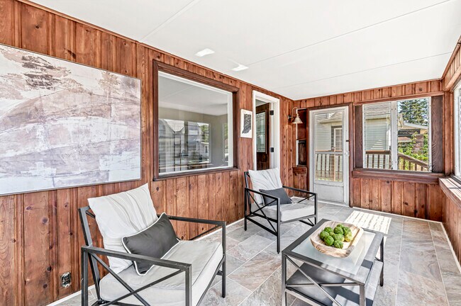 3 Season Room - 174 W 7th St