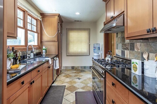 Photo - 978 N 3rd St