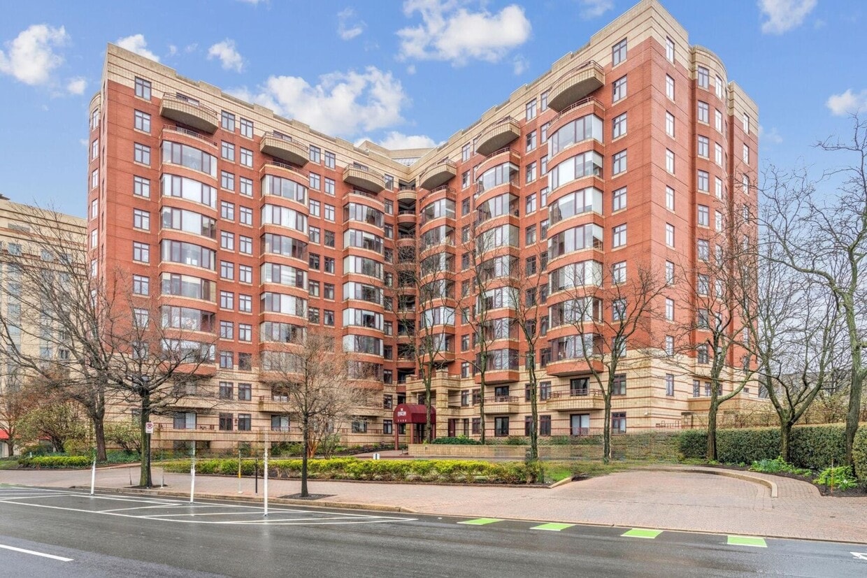 Photo - 2400 Clarendon Blvd (Arlington, VA)