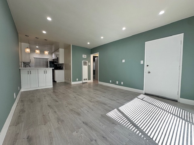 Photo - 7555 De Longpre Ave Unidad 4