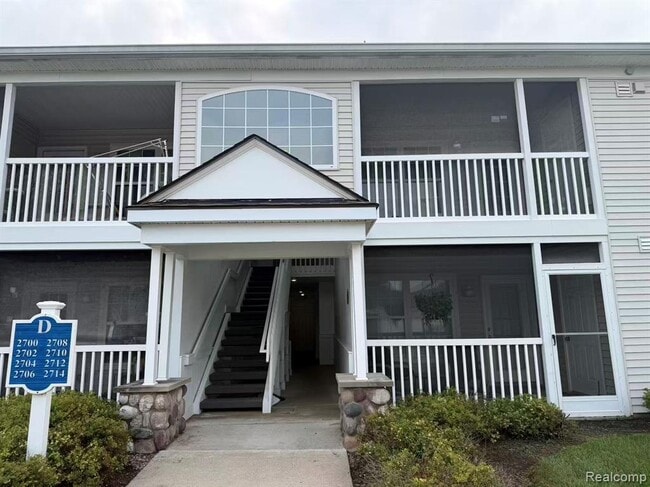 Building Photo - 2710 S Knightsbridge Cir