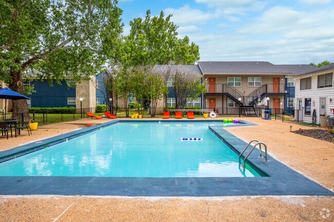 Piscina principal - Charleston Apartments