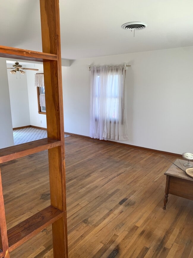 Photo - 103 N Western St