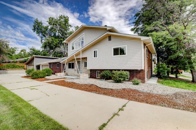 Building Photo - Spacious & Modern Home in Crestmoor Park!