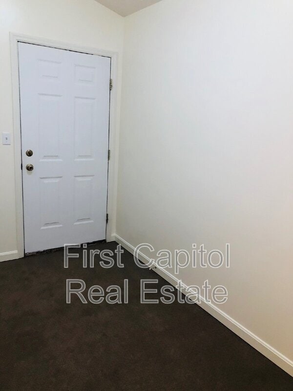 Photo - 49 Eastwick Ln