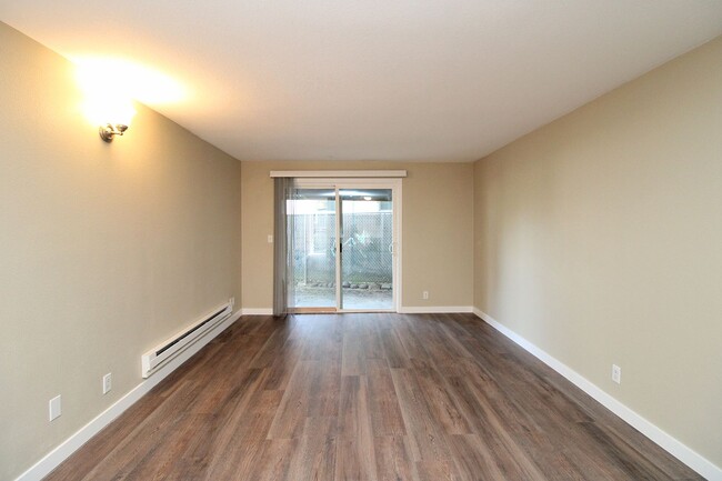 Photo - 18245 E Burnside St Unit 111