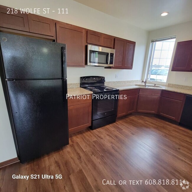 Building Photo - 1 BEDROOM/ 1 BATH APARTMENT IN OREGON, WI Unit 111