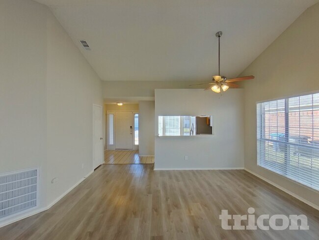 Photo - 2628 Dahlia Dr