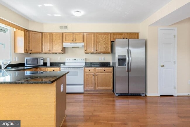 Photo - 2683 Edgemont St