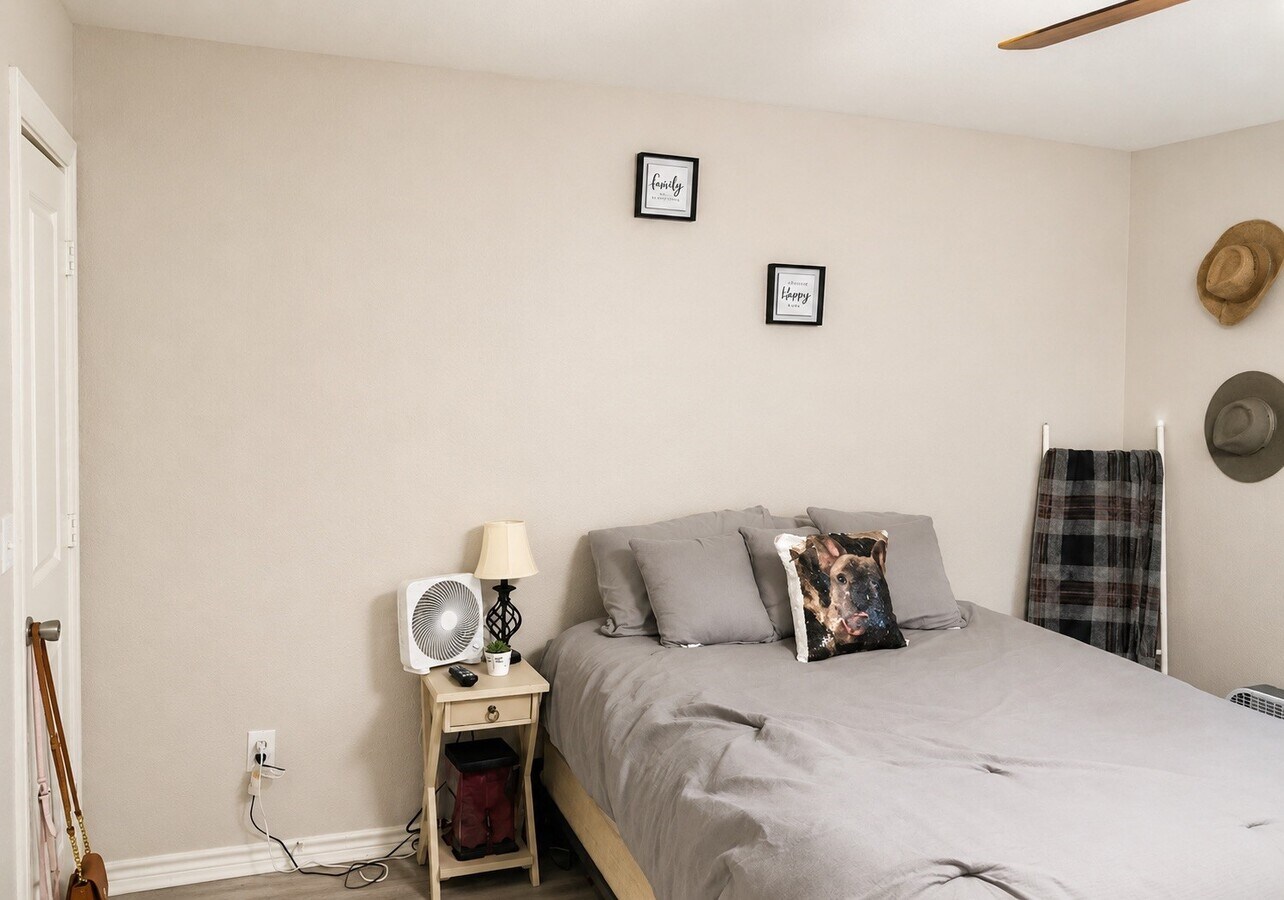Photo - 1422 Papendorf Ln