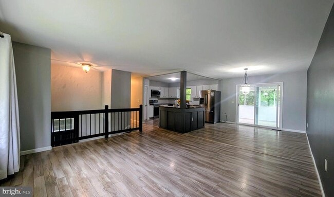 Photo - 922 Petinot Pl