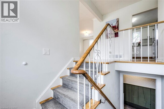 Photo - 530 Lees Ln
