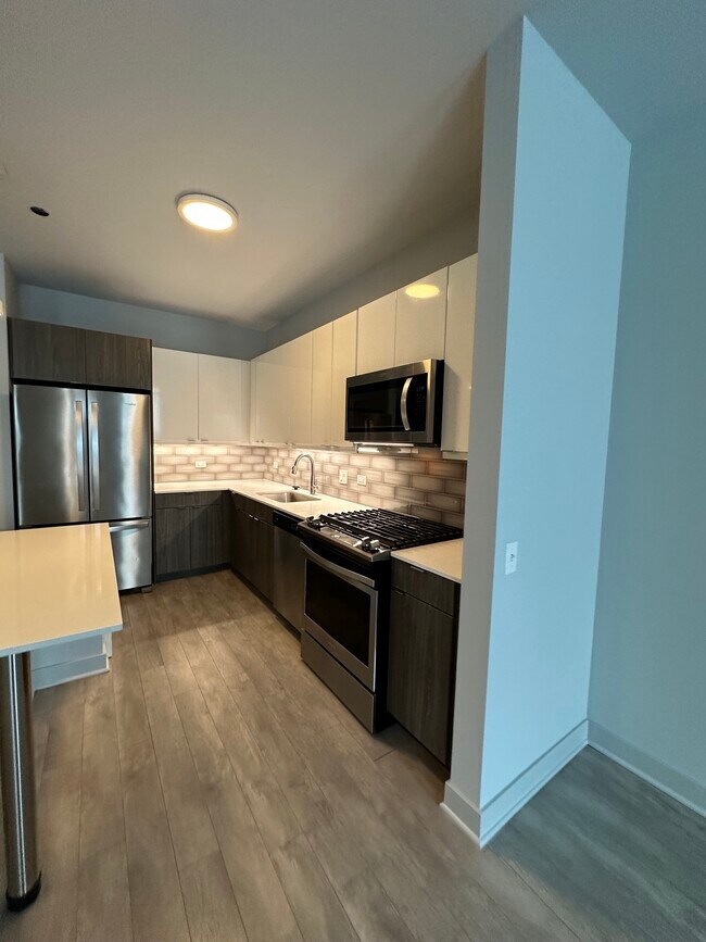 Photo - 1025 W Addison St Unit 705