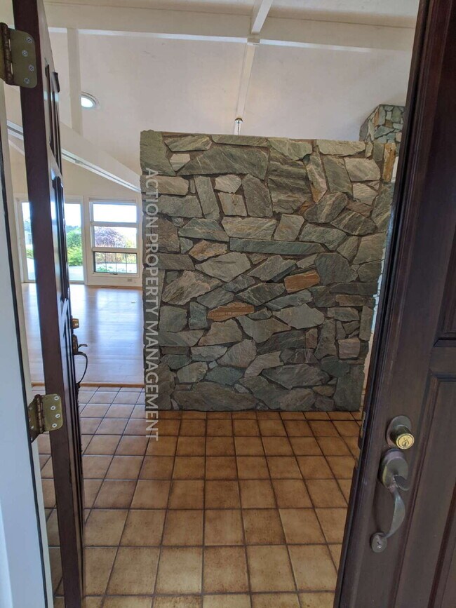 Photo - 3 bed 3 bath on 4.8 acres w/ beautiful water view