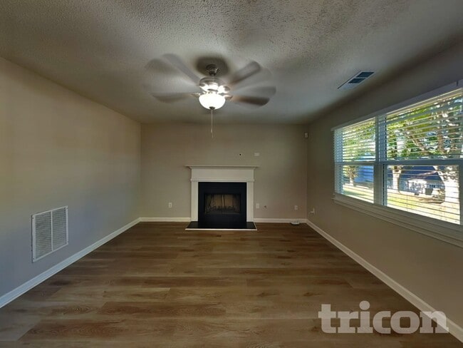 Photo - 2121 Serenity Dr NW