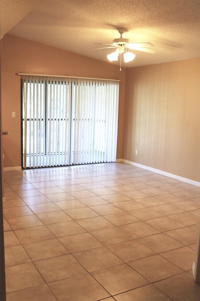 Photo - 151 Waterfall Way