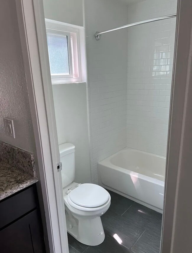 Photo - 5912 Willoughby Ave