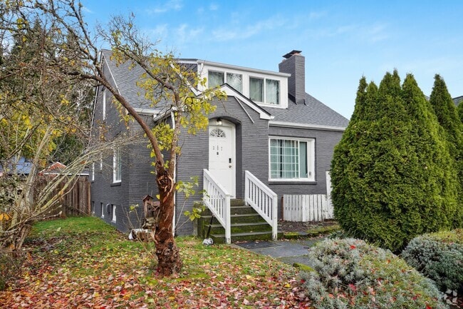 Building Photo - 307 7th Ave NW Unit C Rental