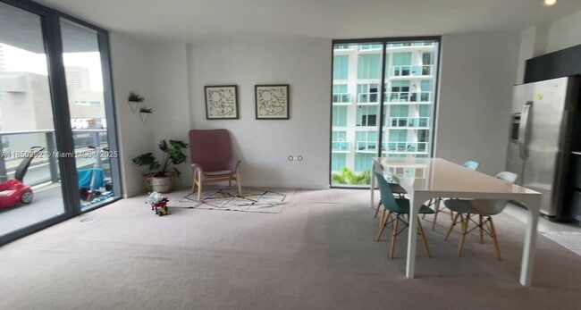 Photo - 31 SE 6th St Unit 902