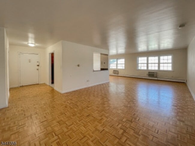Building Photo - 135 S Maple Ave