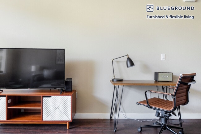 Photo - 111 N Rengstorff Ave Unidad SI FL2-ID1440