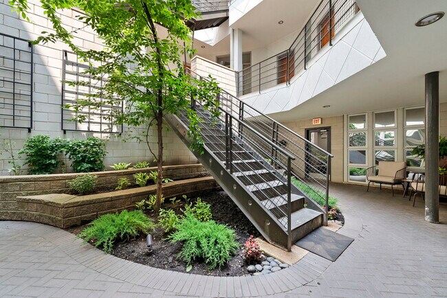 Photo - 2300 W Armitage Ave Unit 5