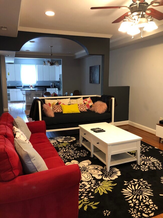 Photo - 734 Quincy St NW