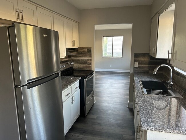 Photo - 2519-2521 Woodmere Unit 2521